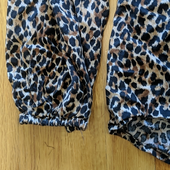 Old navy cheetah print blouse - Picture 2 of 5